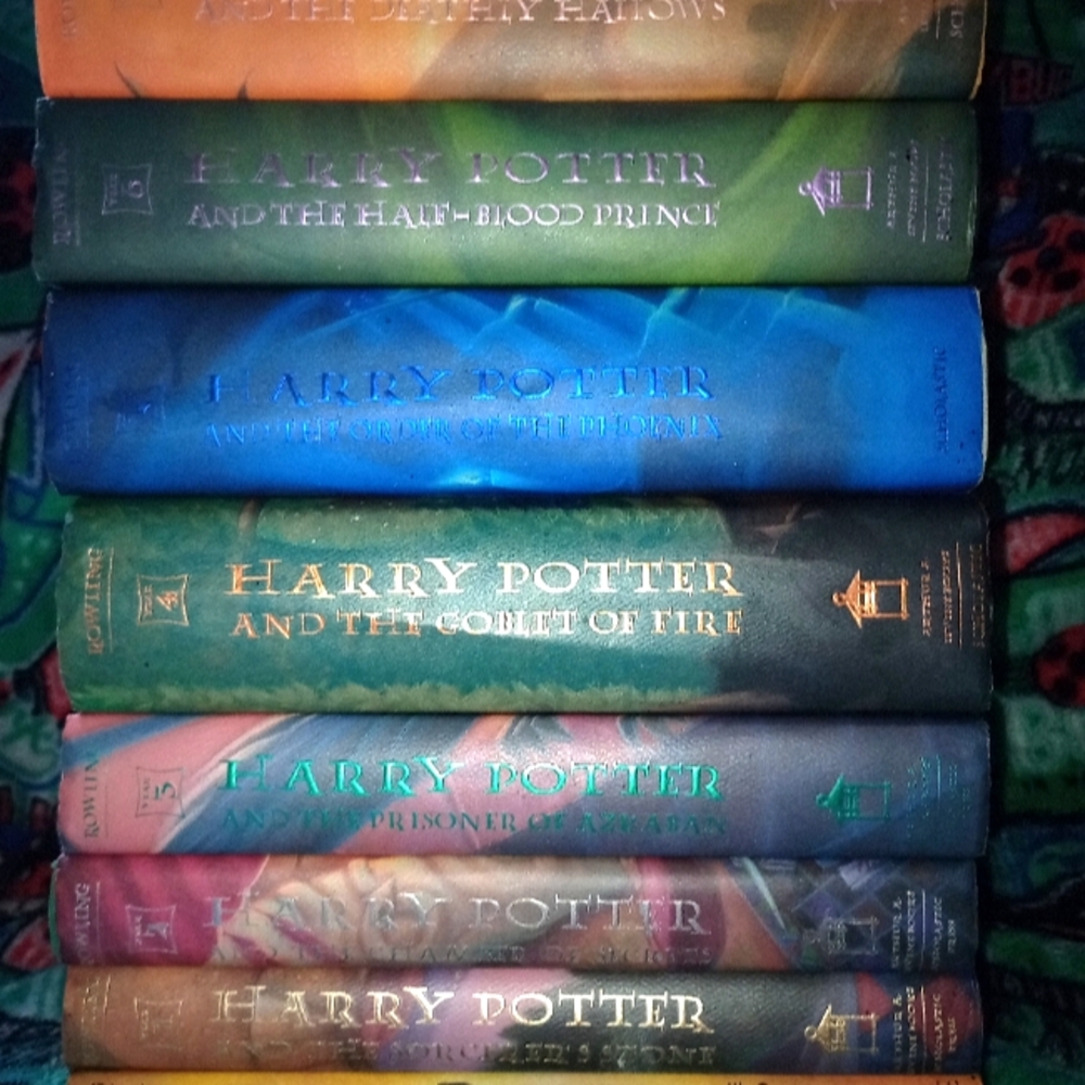 Harry Potter complete hardback 1st edition set. Good condition